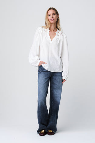 Alen viscose lace blouse | Clound Dancer 2