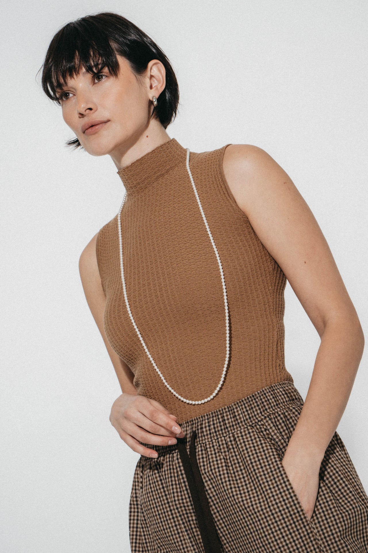 Gaby structure high neck top | Beige