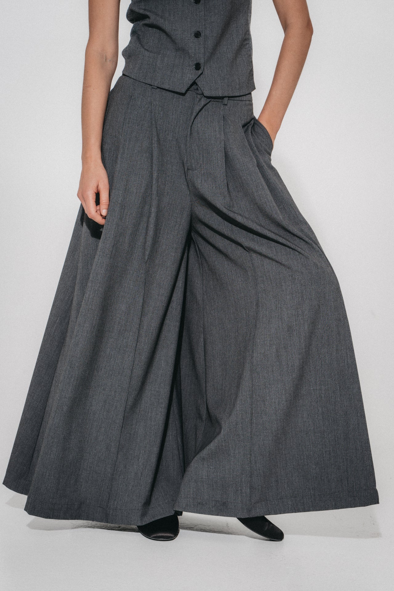 Coco pleated viscose pants | Grey