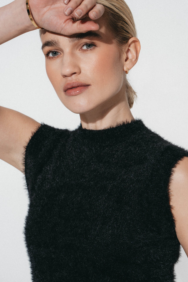 Soft knitted vest 2001 | Black